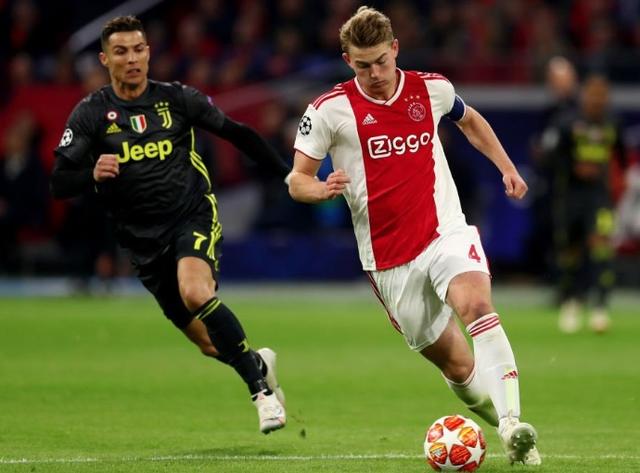 波士顿凯尔特人手感冰凉备战意大利杯赛前阿贾克斯调整名单以备CBA常规赛，曼城围绕法国杯官宣签约看傻球迷